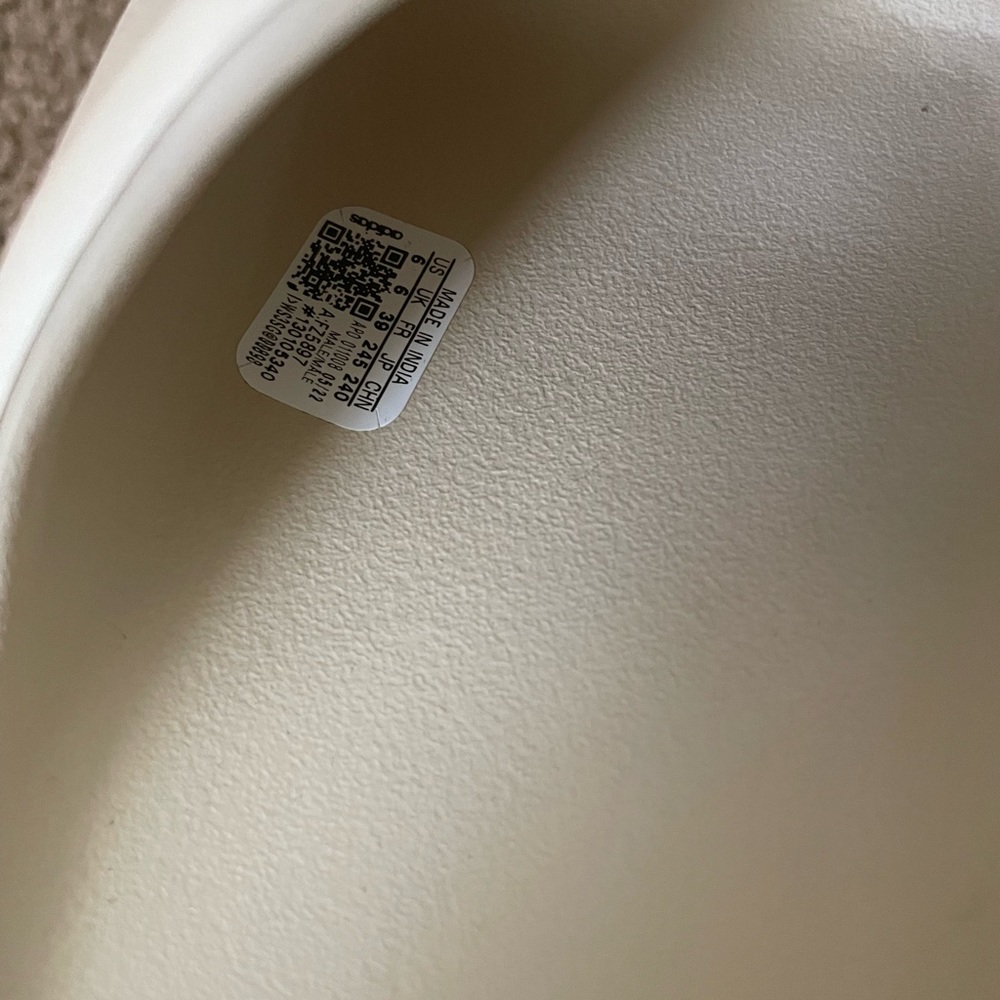 Yeezy bone slides - Picture 4 of 6